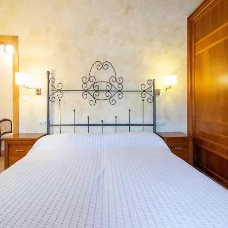 펜션 Snug Holiday In Ribera Del Duero With Garden