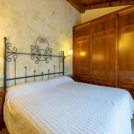 펜션 Snug Holiday In Ribera Del Duero With Garden