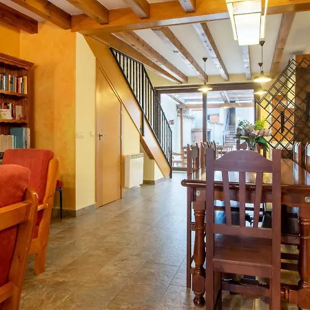 Snug Holiday In Ribera Del Duero With Garden 펜션 Langa de Duero