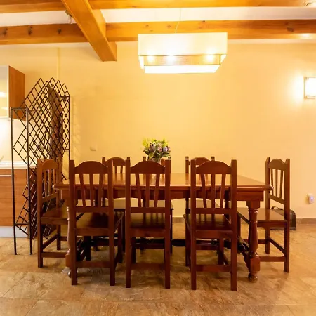 펜션 Snug Holiday In Ribera Del Duero With Garden